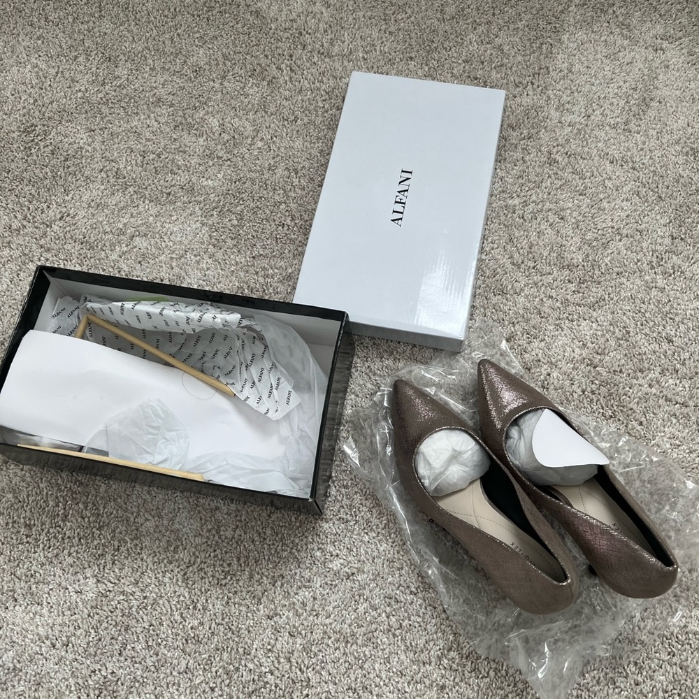 NIB Alfani StepNFlex fit 8W - Picture 2 of 6